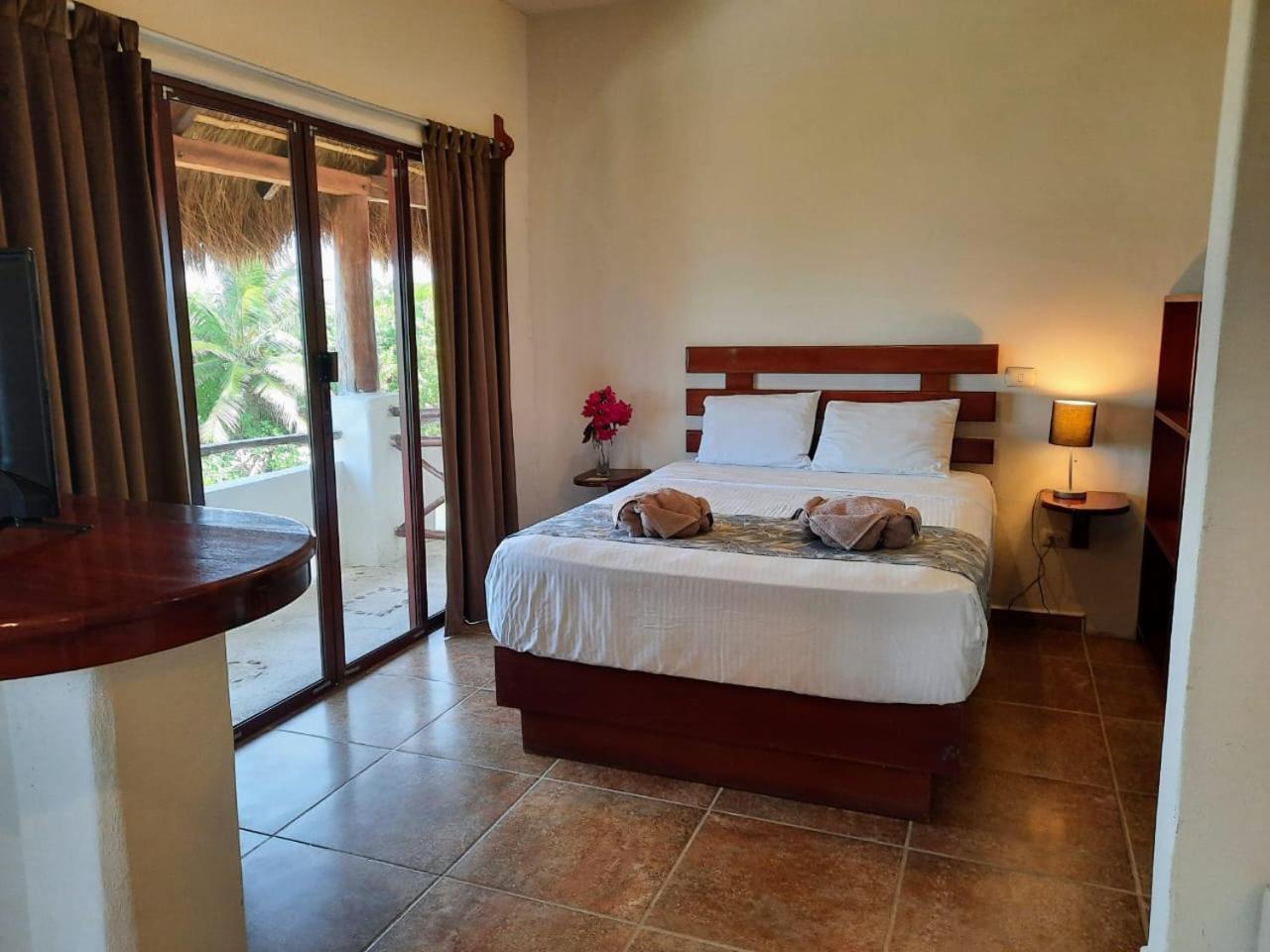 Porto Coral Hotel & Suites Mahahual Exterior photo
