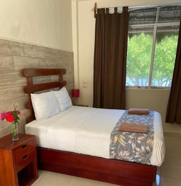 Porto Coral Hotel & Suites Mahahual Exterior photo